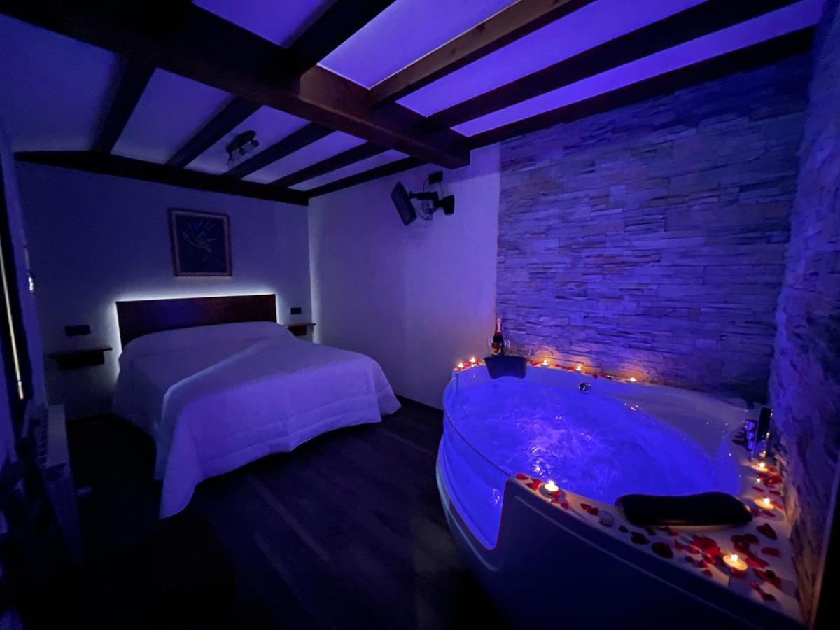 La Era De Lario Habitacion Con Jacuzzi Exterior photo